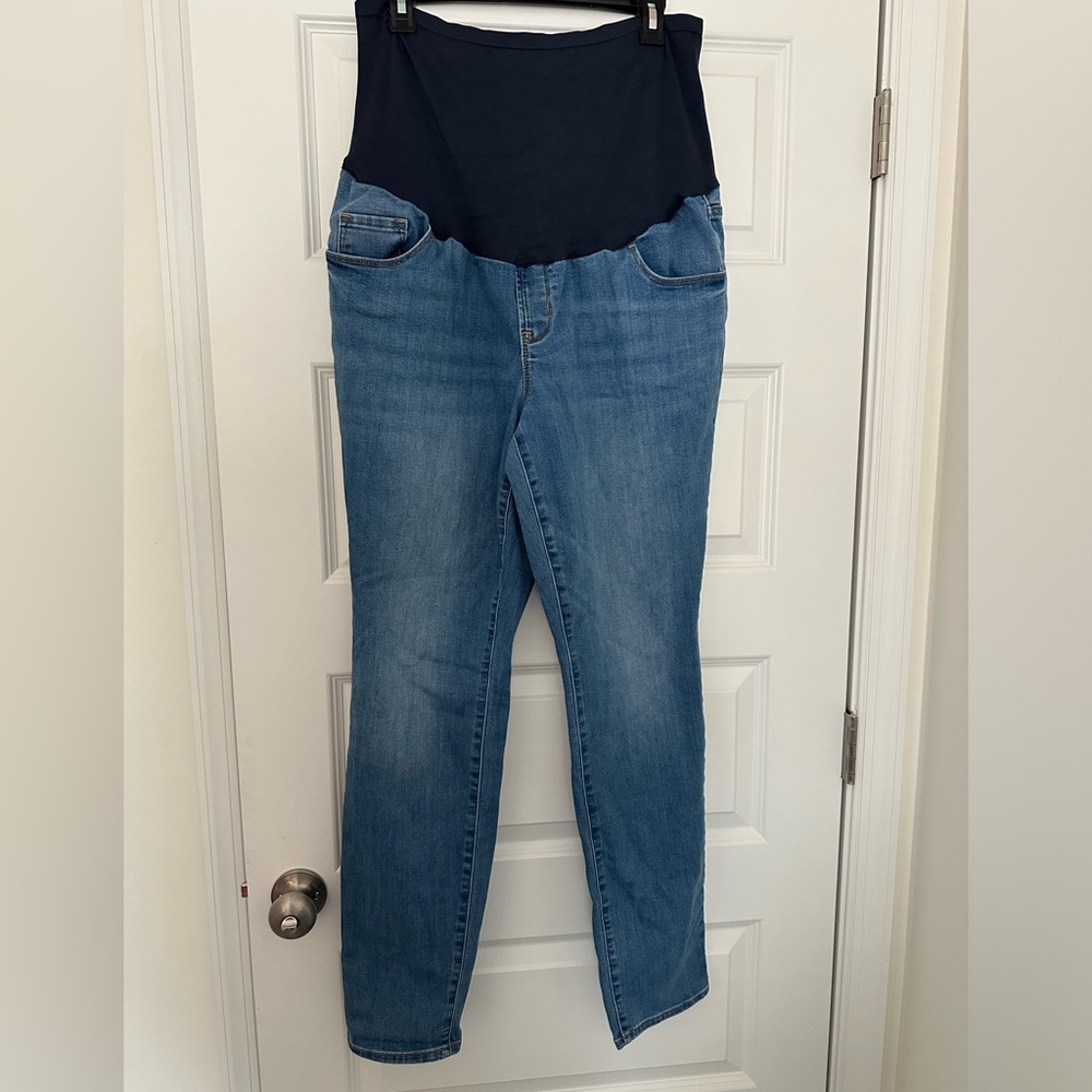 Old Navy maternity jeans
Size maternity 16 long
Skinny full panel